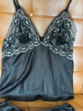 Flora Nikrooz Black Sheer Lace-Trim Camisole and shorts set